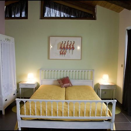 Bed and Breakfast Il Giardino Di Iside Roletto Exterior foto